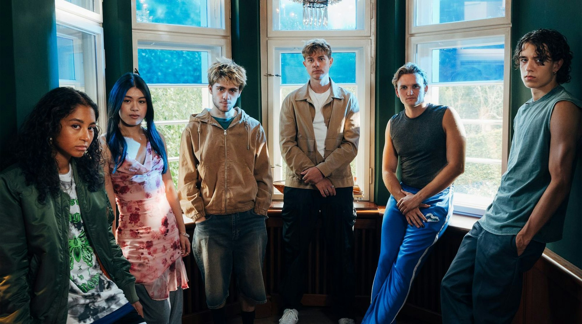 Jeder trägt dunkle Geheimnisse in sich, und die „Schattenseite“ droht, sie mit jedem Klick ans Licht zu bringen. Wer wird als Nächstes zerstört? Die neue ARD-Serie ist bereits ab Freitag, 17. Oktober, in der ARD Mediathek verfügbar.  (Bild: ARD Degeto/HR/Dreamtool Entertainment GmbH/Elliott Kreyenberg)