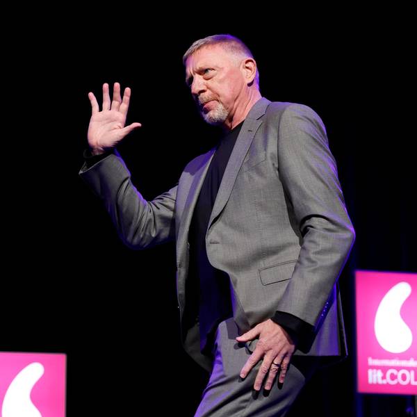 Boris Becker beim lit.Cologne Spezial im Theater am Tanzbrunnen auf der Bühne.