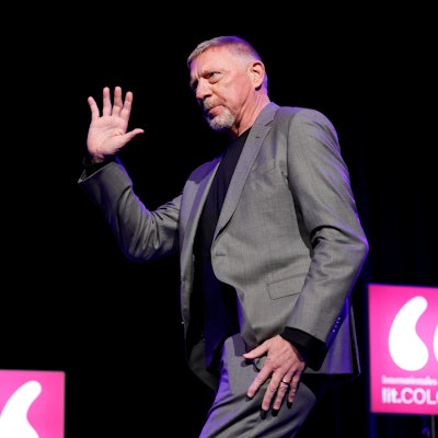 Boris Becker beim lit.Cologne Spezial im Theater am Tanzbrunnen auf der Bühne.