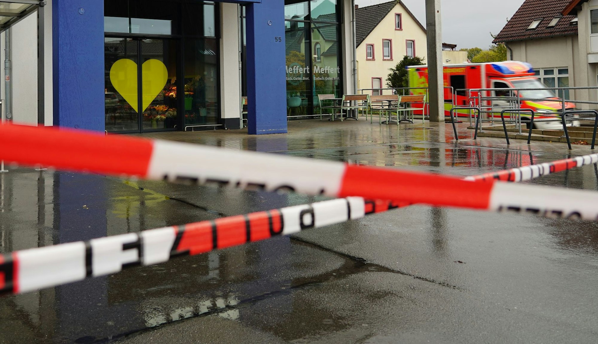 Ein 16-Jährigen wird brutal niedergestochen. Streit mit dem mutmaßlichen Täter gab es vorher laut Ermittlern nicht.