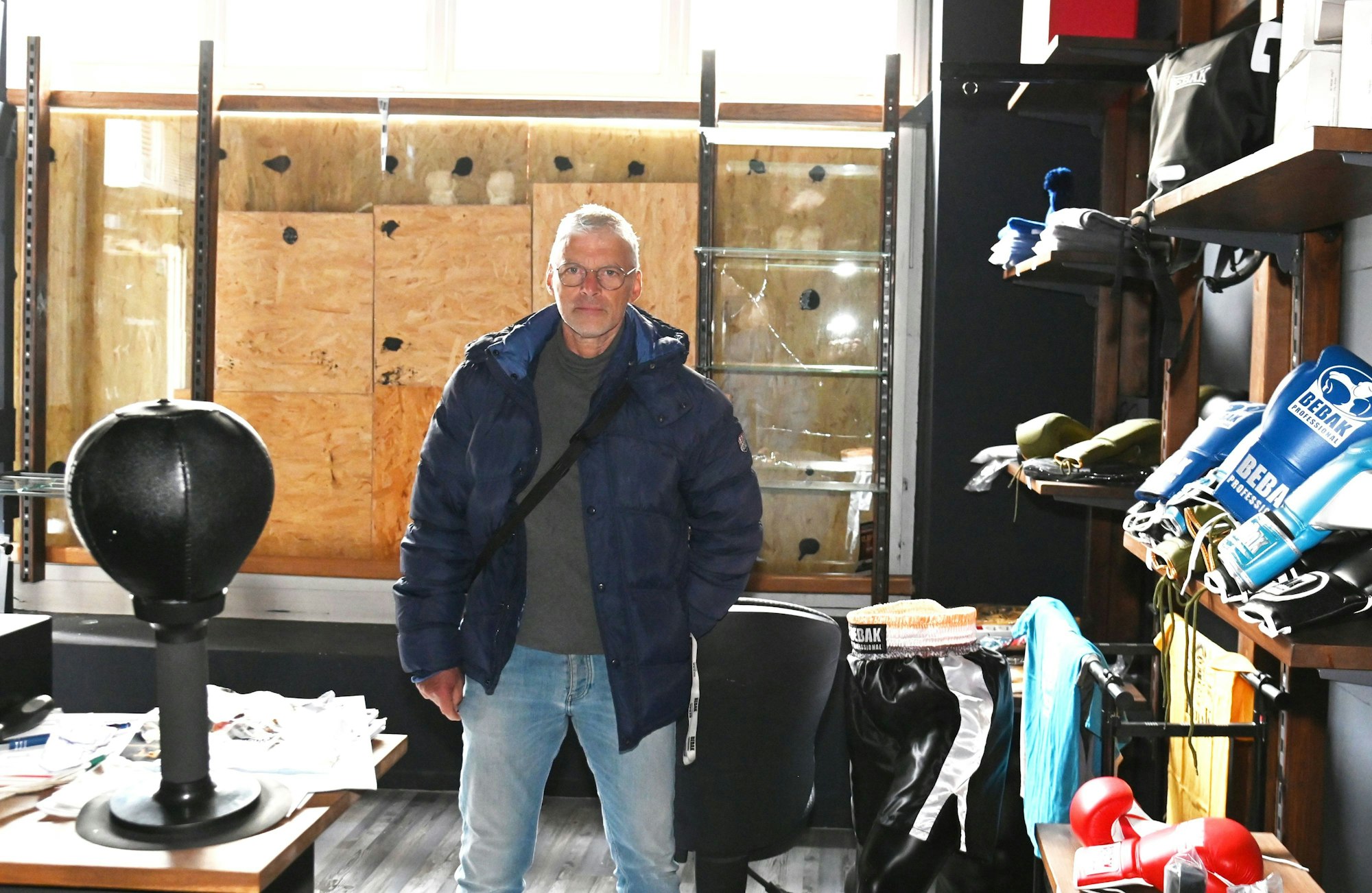 Peter Frohn-Lux in seinem Boxladen