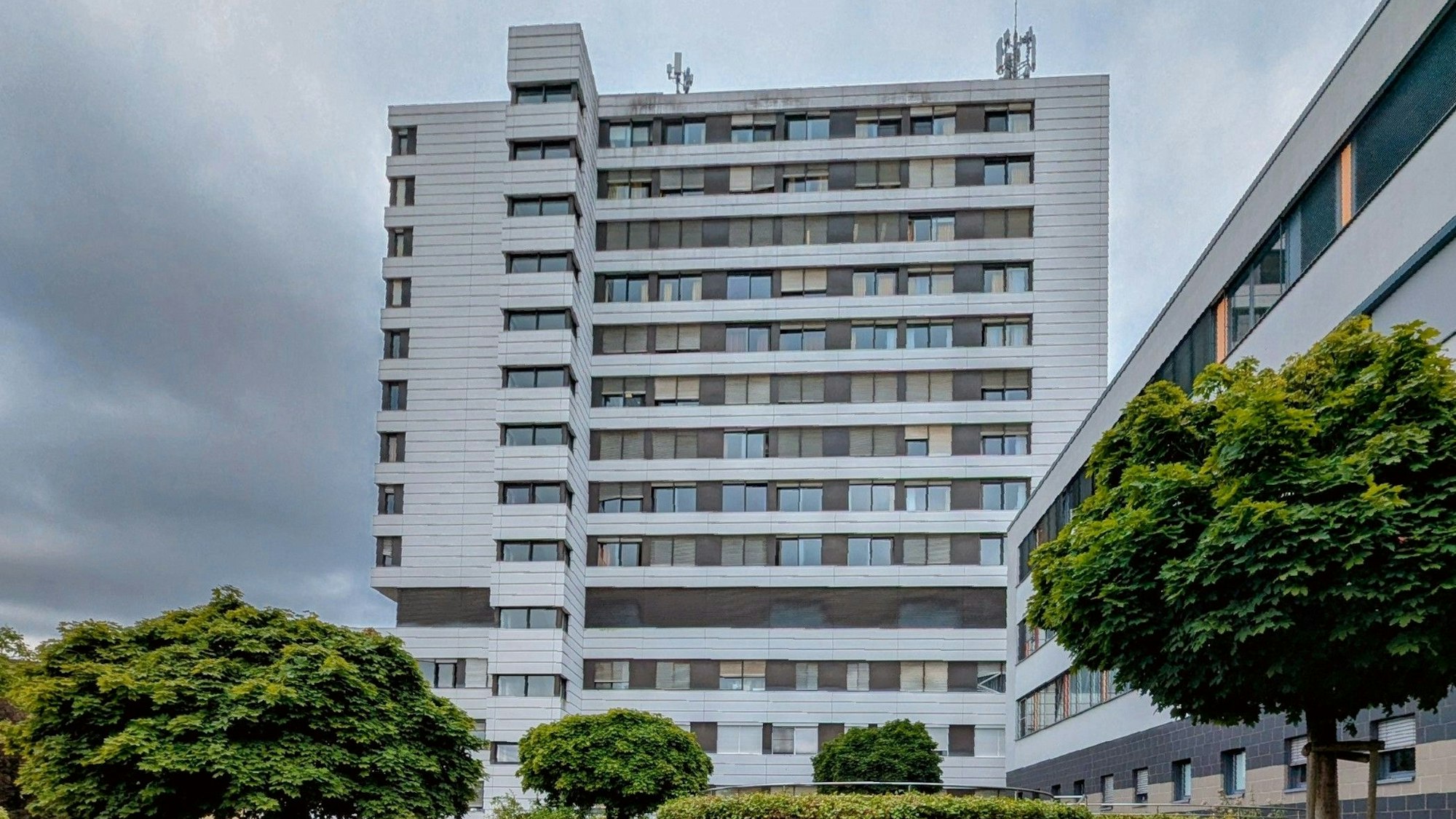 Heute steht ein Hochhaus, wo früher das Krankenhaus war.