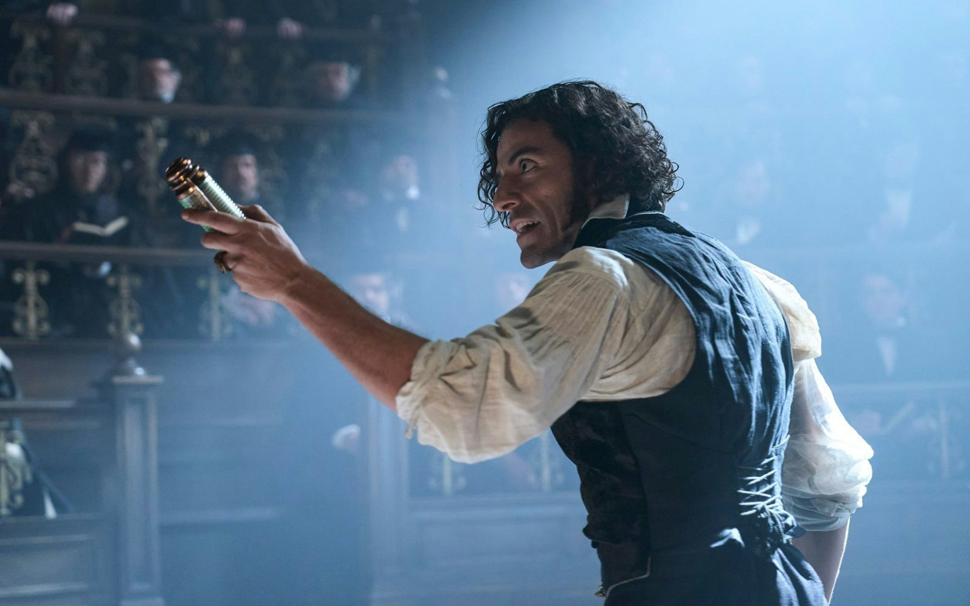 Der Wissenschaftler Victor Frankenstein (Oscar Isaac) pendelt zwischen Genie und Wahnsinn. (Bild: 2025 Netflix)