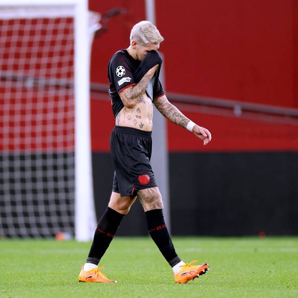 ANDRICH Robert Team Bayer 04 Leverkusen rote Karte Platzverweis UEFA Championsleague Saison 2025 - 2026 Vorrunden Spiel Bayer 04 Leverkusen - PSG 2 : 7 am 21.10.2025 in Leverkusen DFL REGULATIONS PROHIBIT ANY USE OF PHOTOGRAPHS as IMAGE SEQUENCES and/or QUASI-VIDEO *** ANDRICH Robert Team Bayer 04 Leverkusen red card sending off UEFA Championsleague season 2025 2026 preliminary round match Bayer 04 Leverkusen PSG 2 7 on 21 10 2025 in Leverkusen DFL REGULATIONS PROHIBIT ANY USE OF PHOTOGRAPHS as IMAGE SEQUENCES and or QUASI VIDEO Copyright: xLacixPerenyix
