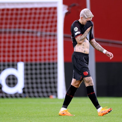ANDRICH Robert Team Bayer 04 Leverkusen rote Karte Platzverweis UEFA Championsleague Saison 2025 - 2026 Vorrunden Spiel Bayer 04 Leverkusen - PSG 2 : 7 am 21.10.2025 in Leverkusen DFL REGULATIONS PROHIBIT ANY USE OF PHOTOGRAPHS as IMAGE SEQUENCES and/or QUASI-VIDEO *** ANDRICH Robert Team Bayer 04 Leverkusen red card sending off UEFA Championsleague season 2025 2026 preliminary round match Bayer 04 Leverkusen PSG 2 7 on 21 10 2025 in Leverkusen DFL REGULATIONS PROHIBIT ANY USE OF PHOTOGRAPHS as IMAGE SEQUENCES and or QUASI VIDEO Copyright: xLacixPerenyix