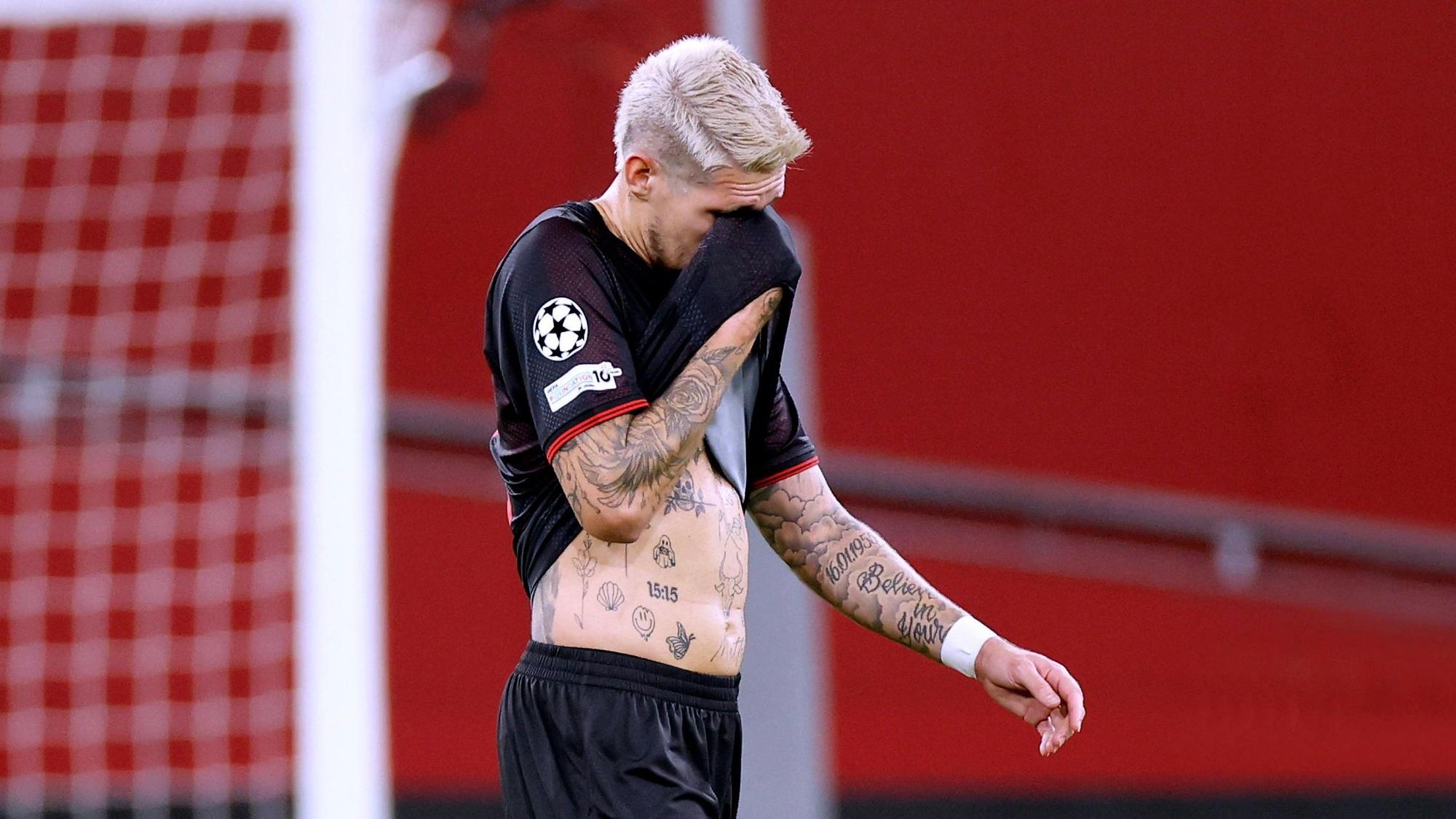 ANDRICH Robert Team Bayer 04 Leverkusen rote Karte Platzverweis UEFA Championsleague Saison 2025 - 2026 Vorrunden Spiel Bayer 04 Leverkusen - PSG 2 : 7 am 21.10.2025 in Leverkusen DFL REGULATIONS PROHIBIT ANY USE OF PHOTOGRAPHS as IMAGE SEQUENCES and/or QUASI-VIDEO *** ANDRICH Robert Team Bayer 04 Leverkusen red card sending off UEFA Championsleague season 2025 2026 preliminary round match Bayer 04 Leverkusen PSG 2 7 on 21 10 2025 in Leverkusen DFL REGULATIONS PROHIBIT ANY USE OF PHOTOGRAPHS as IMAGE SEQUENCES and or QUASI VIDEO Copyright: xLacixPerenyix