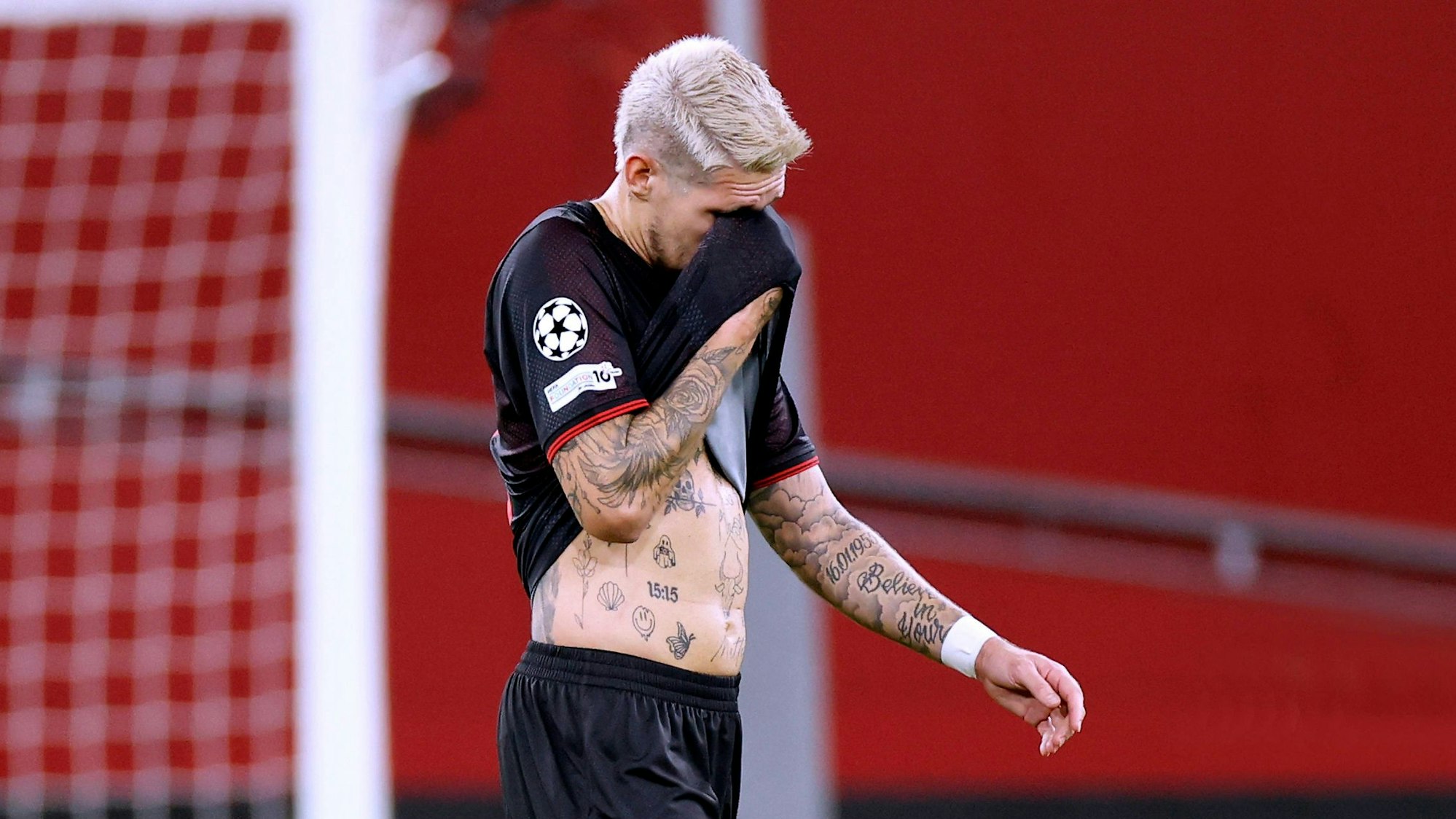 ANDRICH Robert Team Bayer 04 Leverkusen rote Karte Platzverweis UEFA Championsleague Saison 2025 - 2026 Vorrunden Spiel Bayer 04 Leverkusen - PSG 2 : 7 am 21.10.2025 in Leverkusen DFL REGULATIONS PROHIBIT ANY USE OF PHOTOGRAPHS as IMAGE SEQUENCES and/or QUASI-VIDEO *** ANDRICH Robert Team Bayer 04 Leverkusen red card sending off UEFA Championsleague season 2025 2026 preliminary round match Bayer 04 Leverkusen PSG 2 7 on 21 10 2025 in Leverkusen DFL REGULATIONS PROHIBIT ANY USE OF PHOTOGRAPHS as IMAGE SEQUENCES and or QUASI VIDEO Copyright: xLacixPerenyix