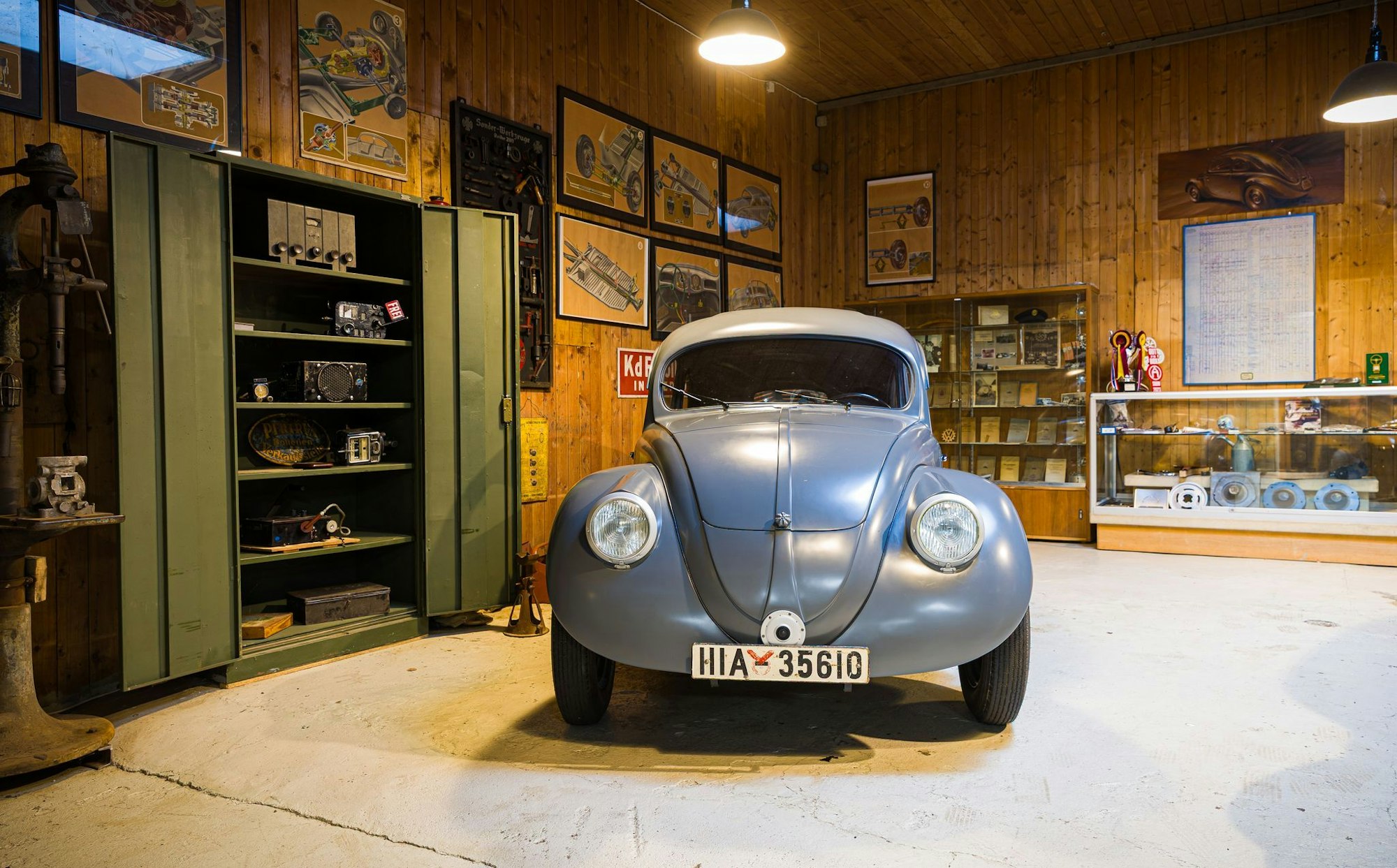 In Traugott Grundmanns Ausstellung hat das Auto einen besonderen Platz.