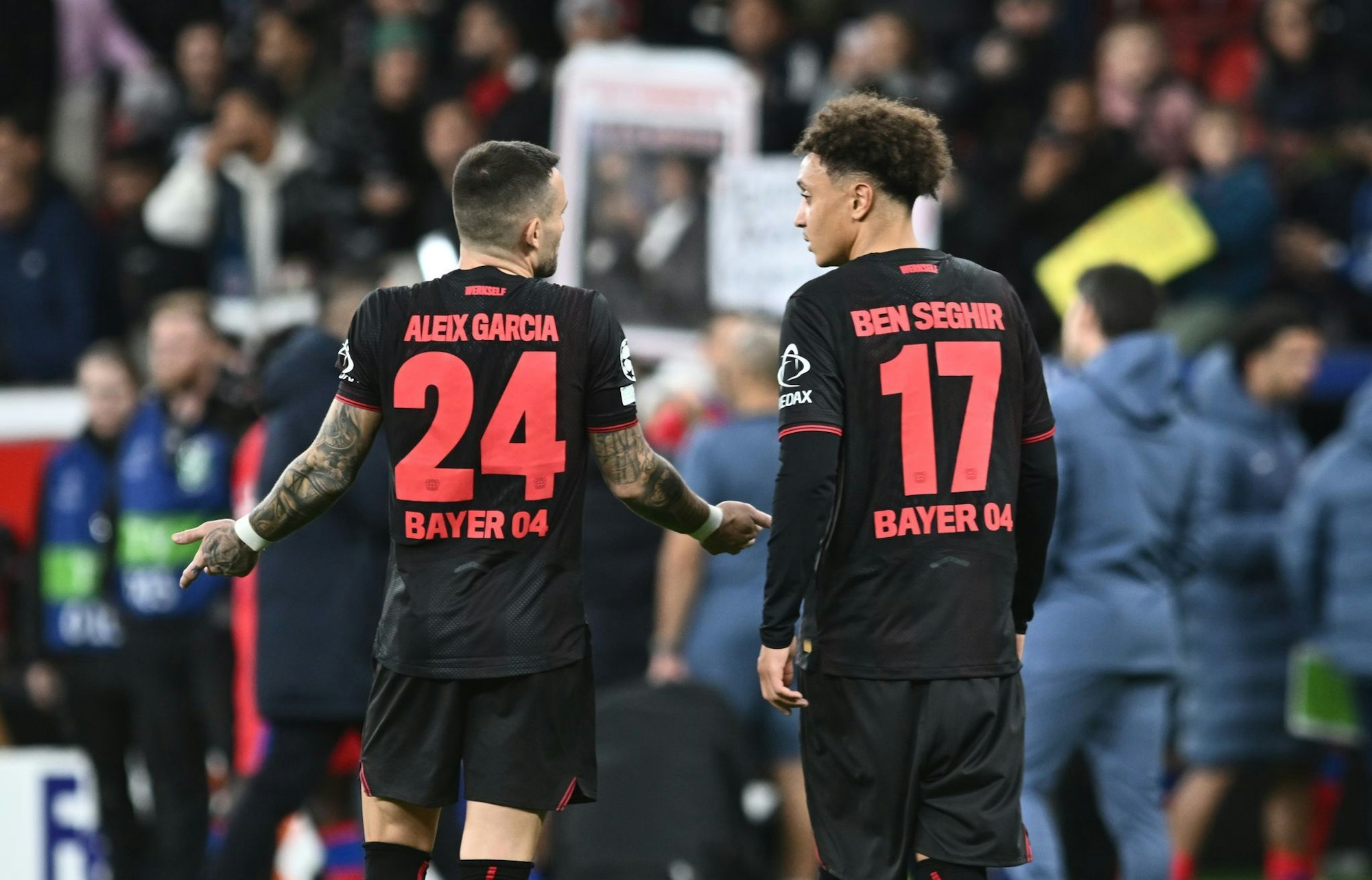 Auf Leverkusens Aleix Garcia (l) und Co. warten in der Königsklasse weitere starke Gegner.