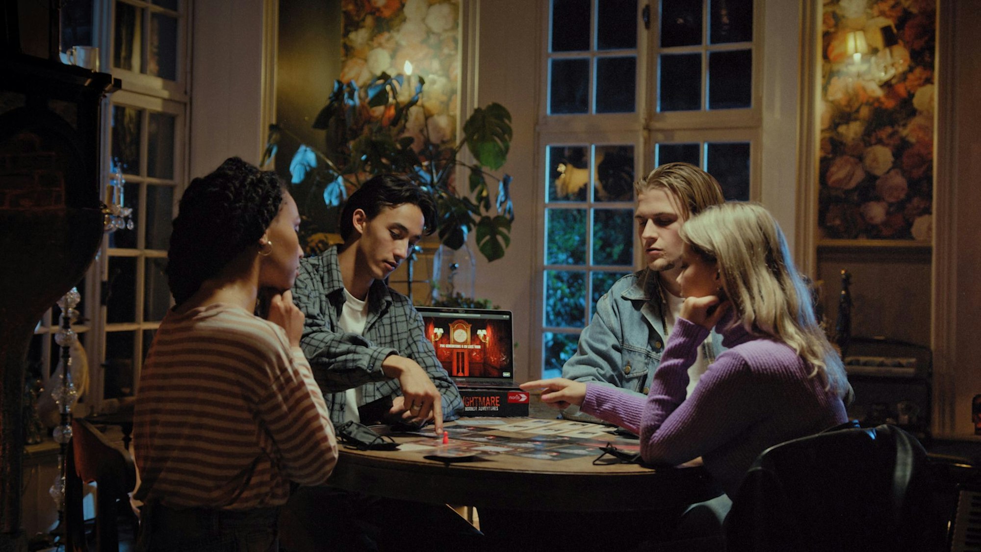 Vier Menschen spielen «Nightmare». Es ist für 4 bis 5 Spielende ausgelegt. Mit genau 5 Personen geht es allerdings am besten. Dann kann jeder eine andere Rolle des Familienclans übernehmen.