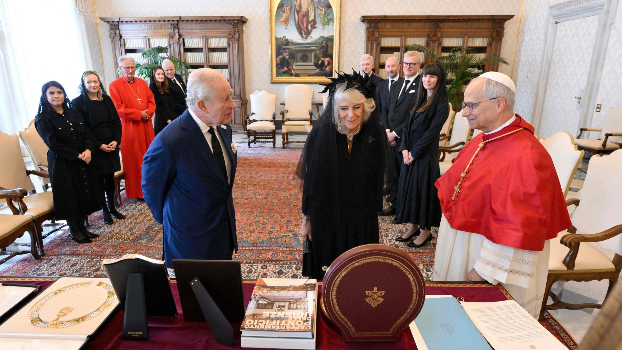 Papst Leo XIV. beim Treffen mit den britischen Royals im Vatikan.