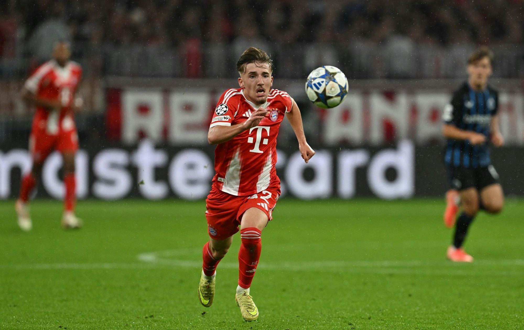 Der 17-jährige Lennart Karl ist nun jüngster Champions-League-Torschütze des FC Bayern.