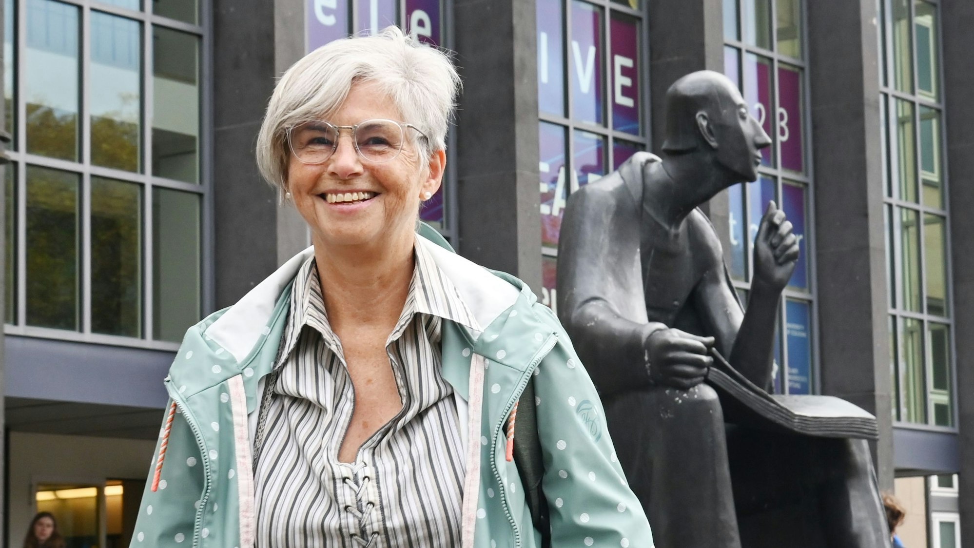 Rentnerin Sabine Wötzel studiert an der Universität Köln im Rahmen des Gasthörerstudiums. Warum es im Alter bereichernd ist, nochmal zu studieren. Foto: Alexander Schwaiger
