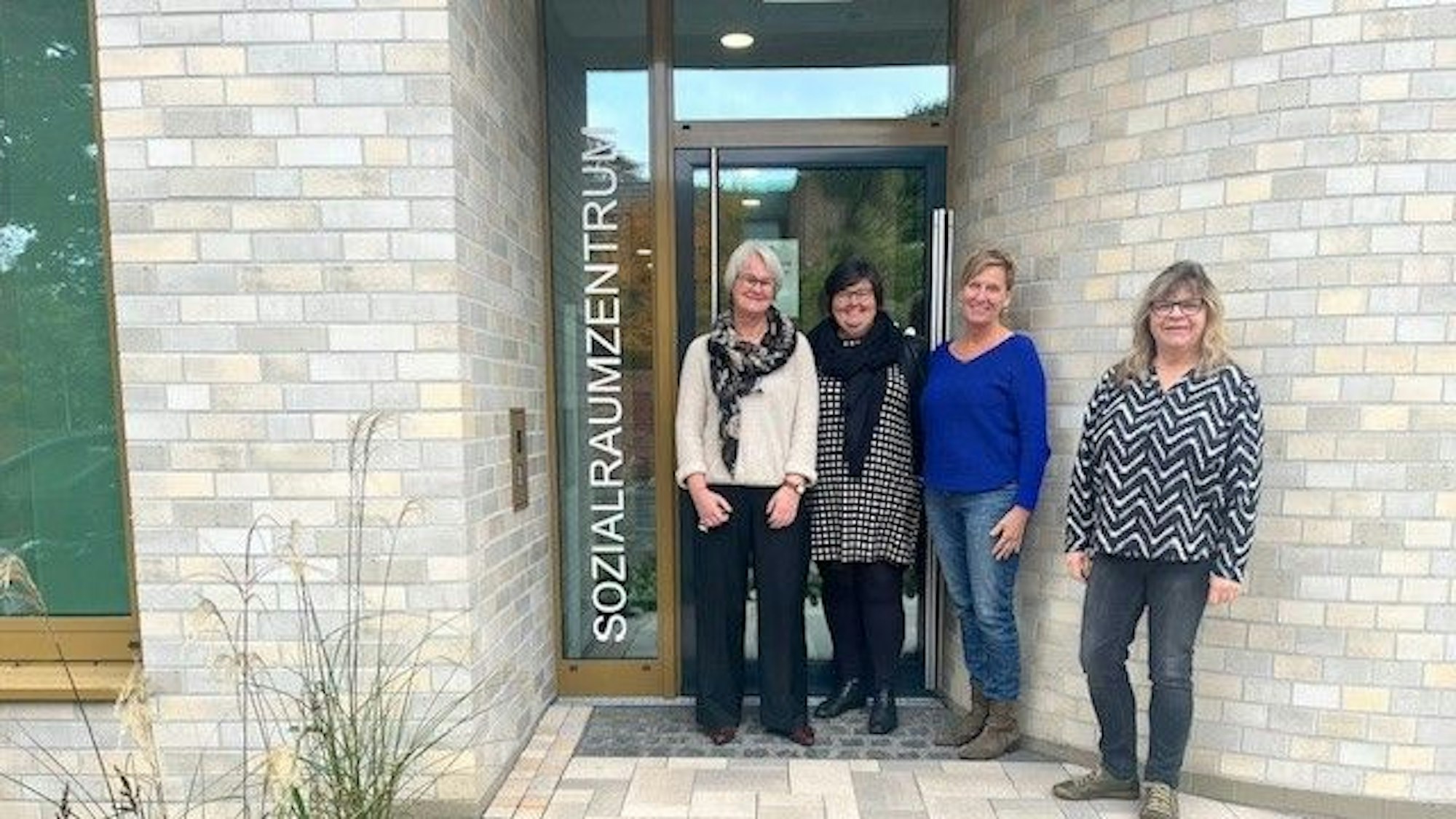 Die SkF-Vorständin Ute Theisen (2. von links) mit ihren leitenden Mitarbeiterinnen vom Haus Adelheid Martina Lochmann, Karin Horst und Anita Kreiser.