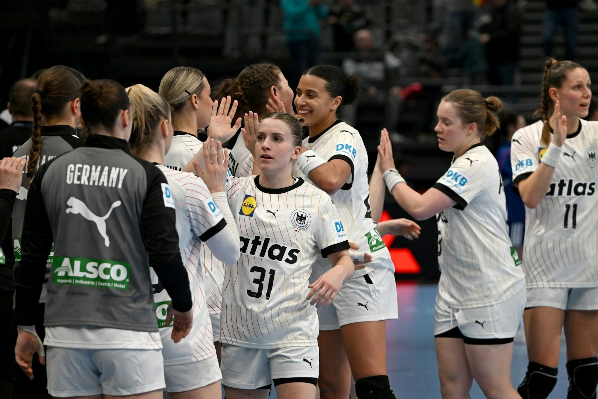 Auch Deutschlands Handballerinnen spielen teilweise in weißen Hosen. (Archivbild)