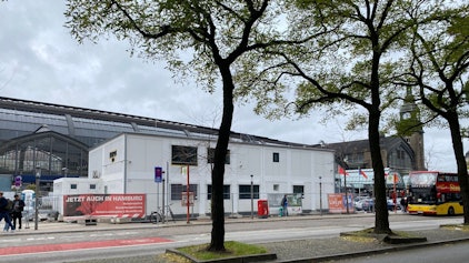 Das Bild zeigt die Container der ehemaligen Bundespolizeiwache auf dem Breslauer Platz. Foto: Stefan Ohmes