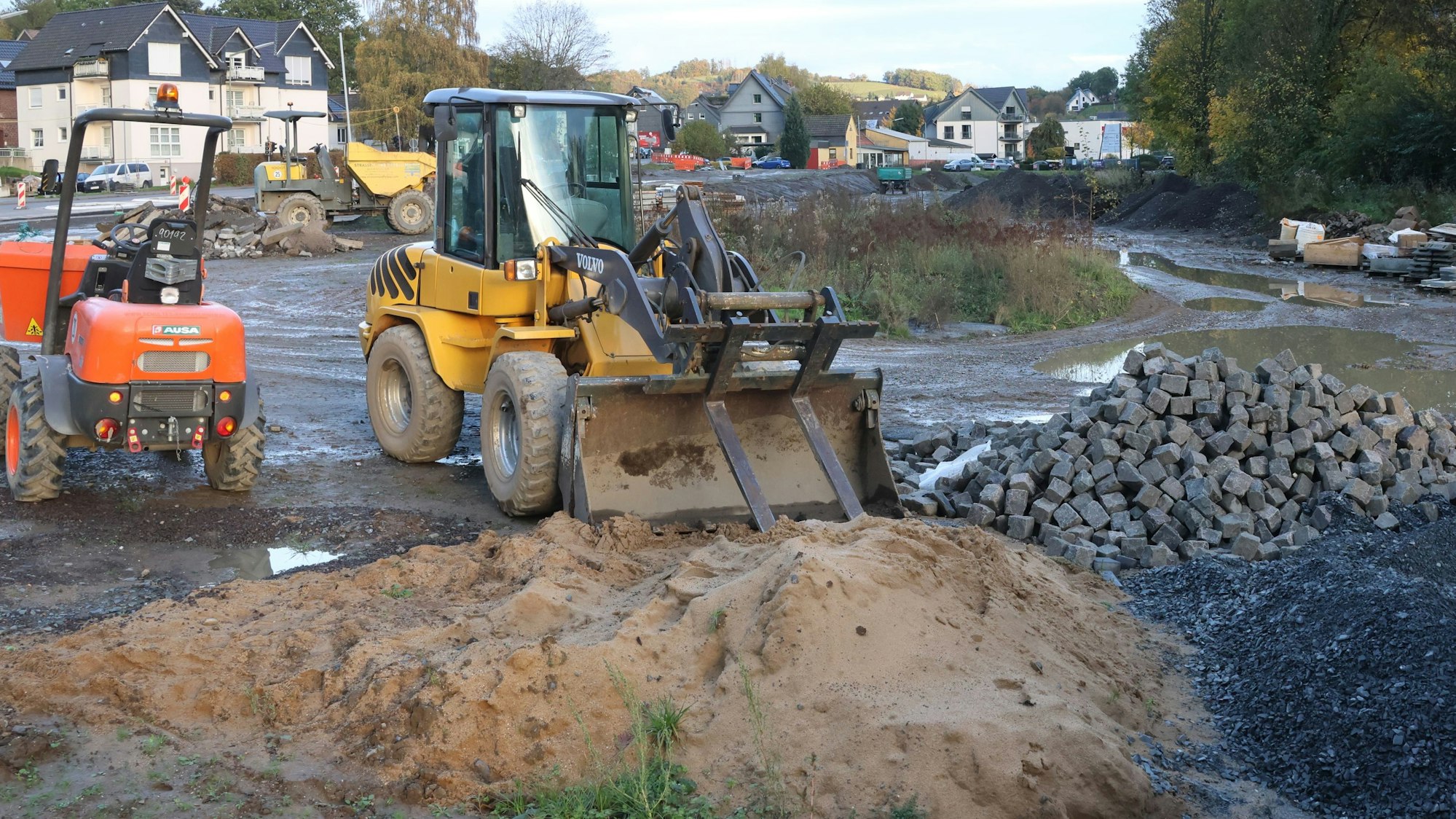 Einen regelmäßigen Eisenbahnverkehr gibt es auf den Gleisen des Morsbacher Bahnhofs schon seit vielen Jahren nicht mehr. Ein Teil der Schienen wurde entfernt, jetzt soll ein Wohnpark auf dem erschlossenen Gelände entstehen.