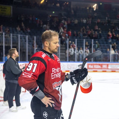 Moritz Mueller Koelner Haie, 91 ist nach der Niederlage gegen die Eisbaeren Berlin enttaeuscht Koelner Haie vs. Eisbaeren Berlin, Eishockey, Penny DEL, Spieltag 2, 2025/2026, 14.09.2025 Koelner Haie KEC vs. Eisbaeren Berlin, Eishockey, Penny DEL, Spieltag 2, 2025/2026, 14.09.2025 Koeln *** Moritz Mueller Koelner Haie, 91 is disappointed after the defeat against Eisbaeren Berlin Koelner Haie vs Eisbaeren Berlin, Ice Hockey, Penny DEL, Matchday 2, 2025 2026, 14 09 2025 Koelner Haie KEC vs Eisbaeren Berlin, Ice Hockey, Penny DEL, Matchday 2, 2025 2026, 14 09 2025 Koeln Copyright: xEibner-Pressefoto/GerhardxWingenderx EP_GWR