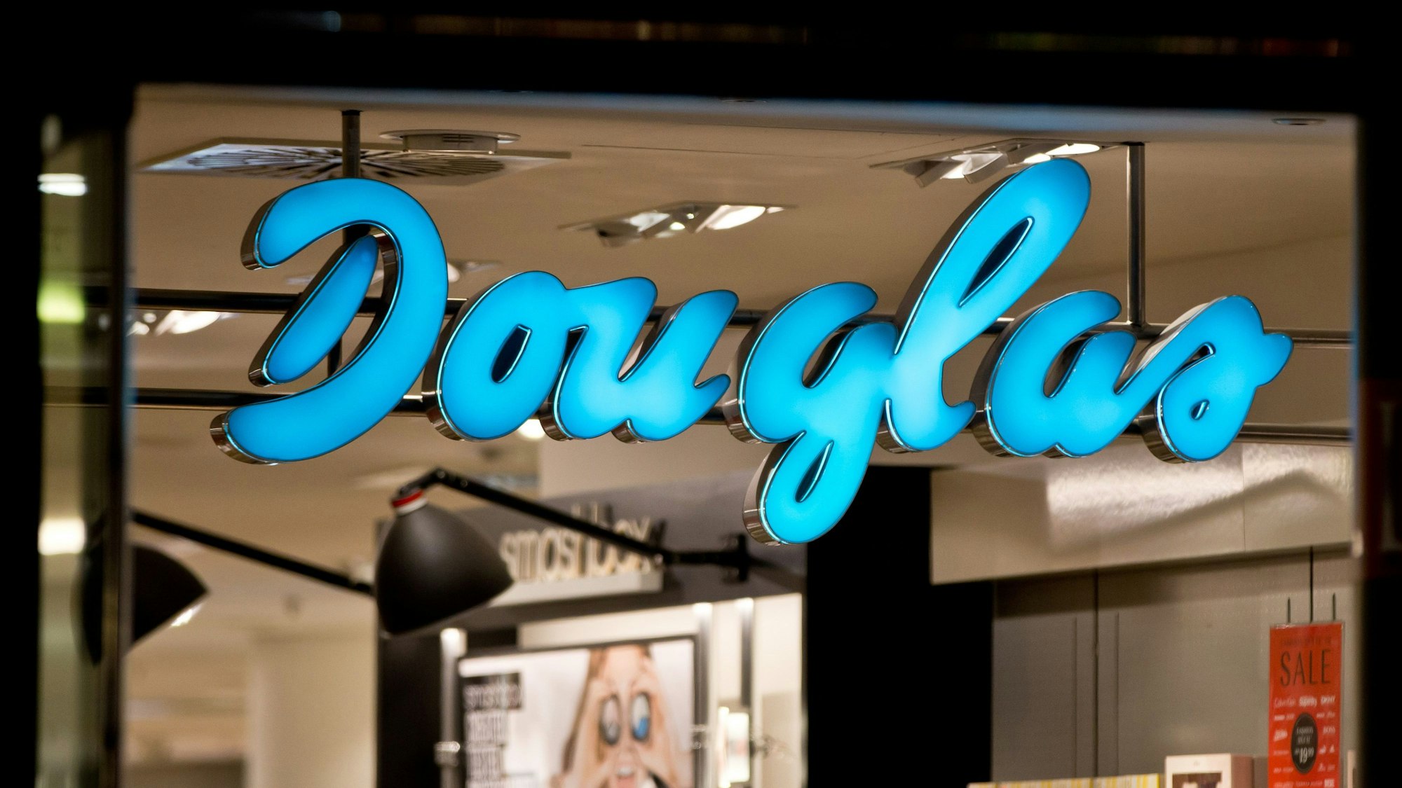 Douglas bezieht den umgebauten Komplex an der Ecke Schildergasse/ An St. Agatha.