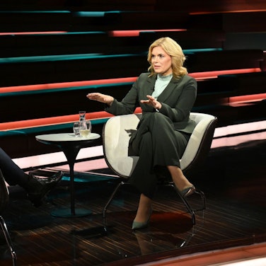 Bundestagspräsidentin Julia Klöckner geriet bei „Markus Lanz“ in Erklärungsnot, als sie einen Social-Media-Post von sich zu verteidigen versuchte. (Bild: ZDF / Cornelia Lehmann)