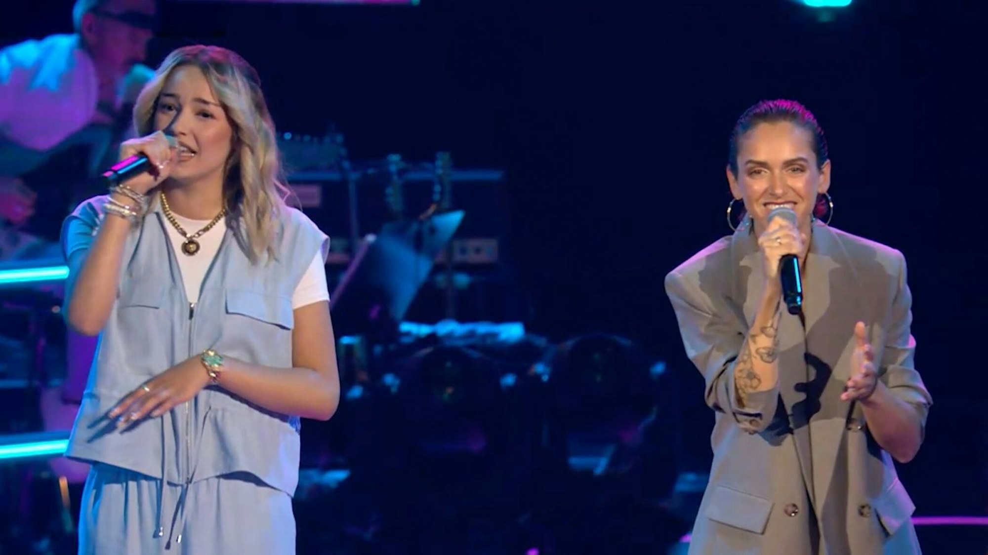 Mit „Du liebst mich nicht“ fordert Shirin David ihre Talents Maesra und Selina heraus. Rapqueeen David hat den Song schon selbst gesungen.  (Bild: Joyn)