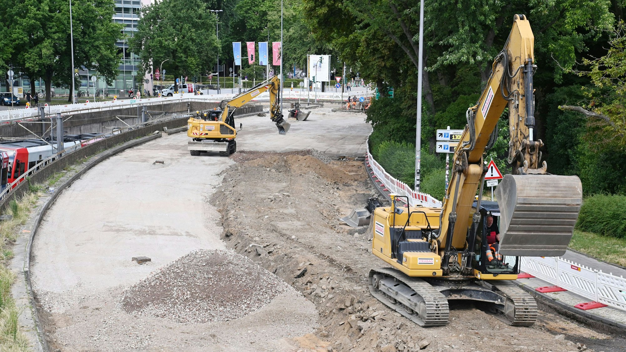 Straßen, Schulen, Kulturbauten, die in Köln saniert werden müssen, gibt es zuhauf. (Symbolbild)