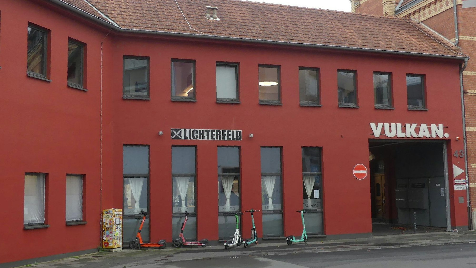 Das Restaurant Lichterfeld bildet das Entree zum Vulkan-Gelände an der Lichstraße.