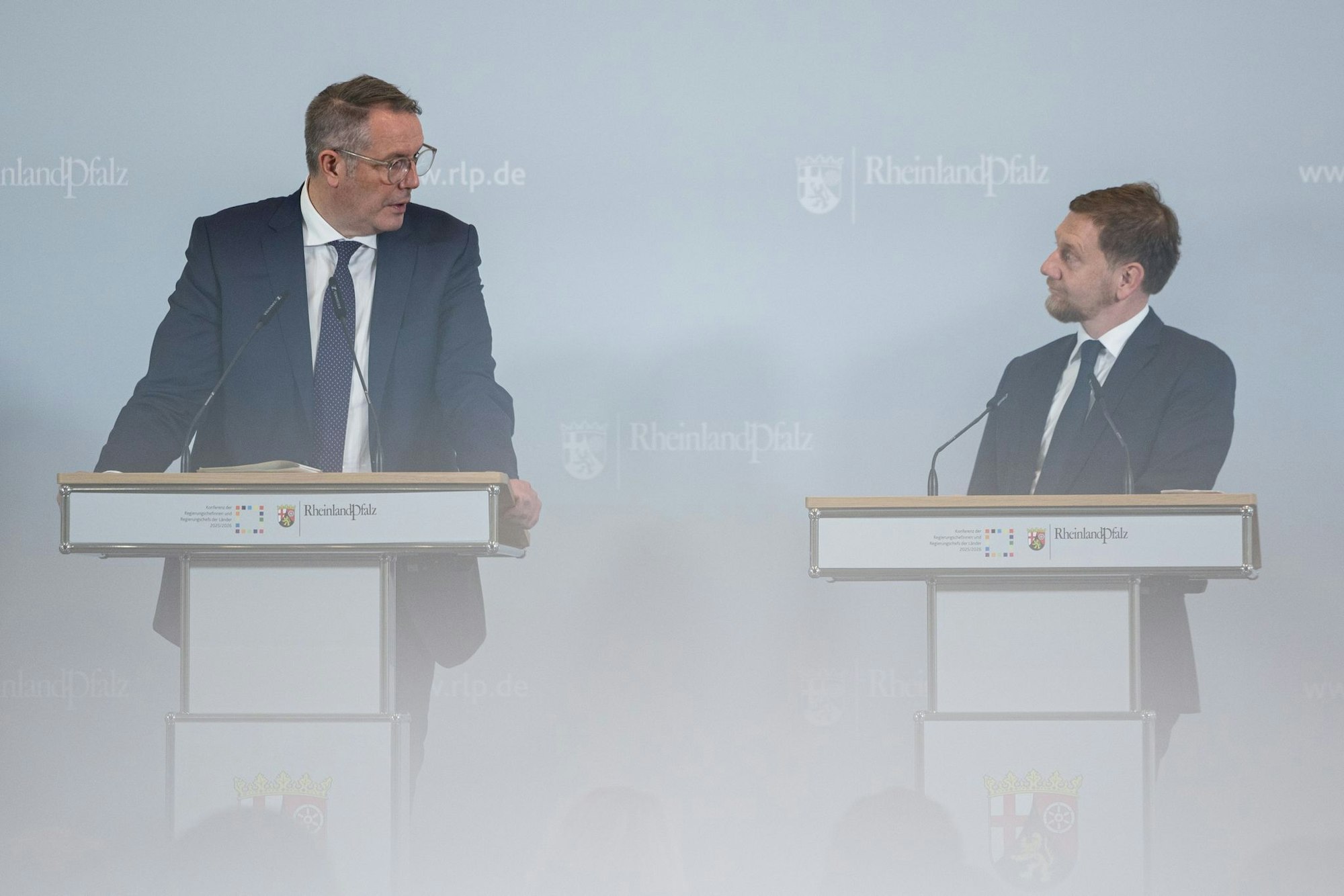 Schweitzer (links) und Kretschmer demonstrierten in vielen Punkten Einigkeit trotz Parteigrenzen.