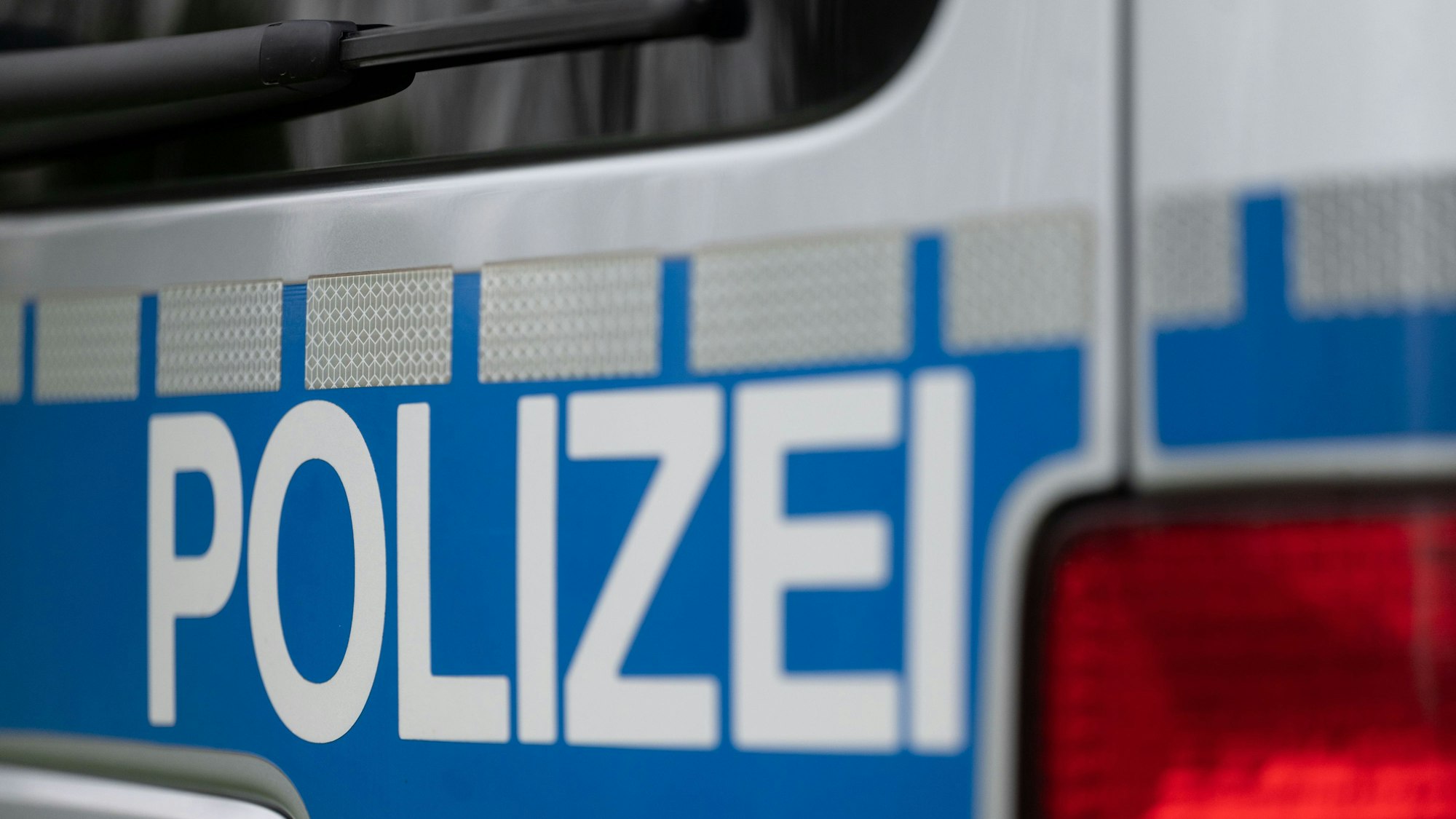 Die Polizei ermittelt nun gegen die unbekannte Frau und ihren mutmaßlichen Komplizen. (Symbolbild)