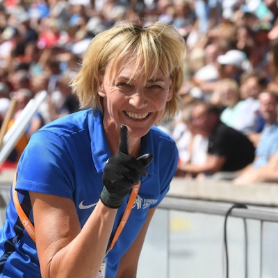 Heike Drechsler als Volunteer bei der Stabhochsprung-Qualifikation der EM 2018 im Berliner Olympiastadion.