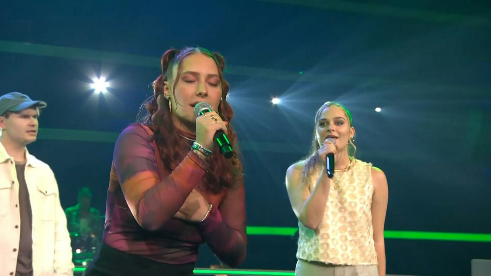 Cara Kienzle (M.) besiegte das Duo David und Alicia.  (Bild: Joyn)