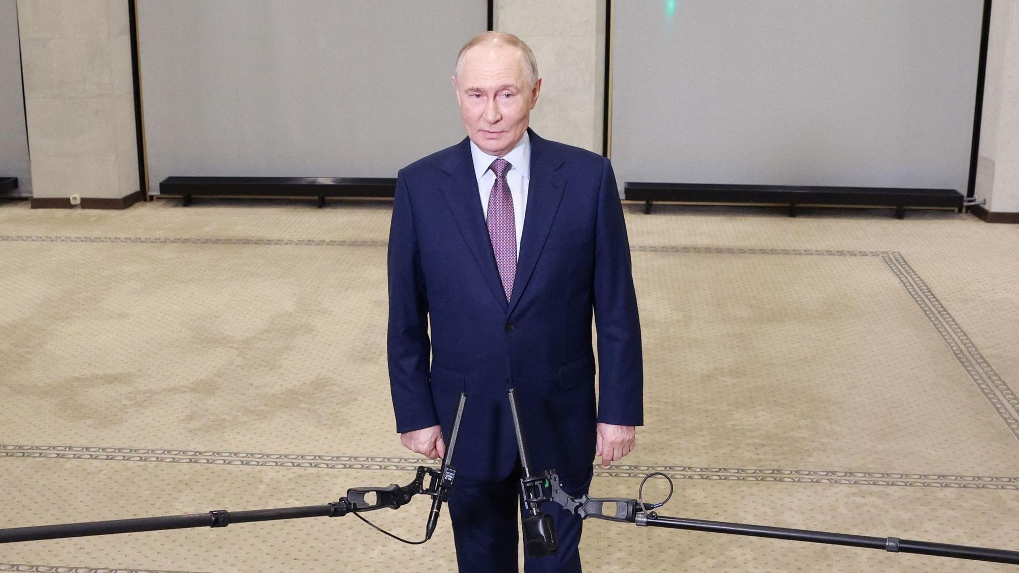 In this pool photograph distributed by the Russian state agency Sputnik, Russia's President Vladimir Putin meets with the media after attending a meeting of the Russian Geographical Society in Moscow on October 23, 2025. (Photo by Alexander SHCHERBAK / POOL / AFP)