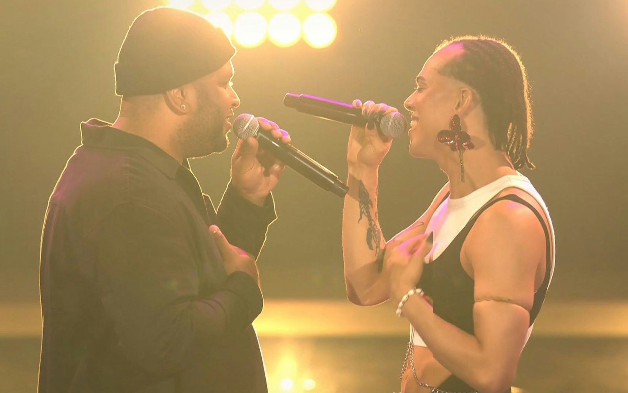 Vasco José Mano (l.) und Oxa performten das „Battle of the Night“. (Bild: Joyn/ Screenshot)