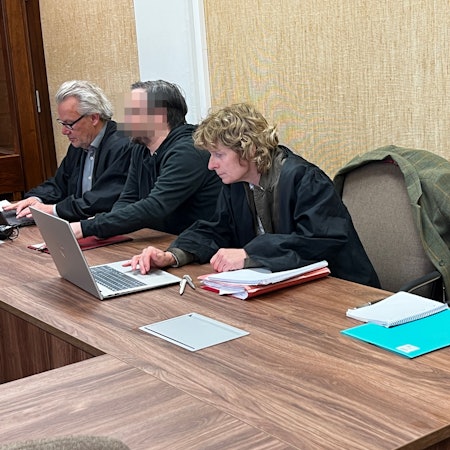 Landgericht: Ein Leverkusener Ehepaar steht vor m Landgericht, weil kinderpornografische Aufnahmen gemacht wurden und wegen Kindesmissbrauchs Bild: Ralf Krieger