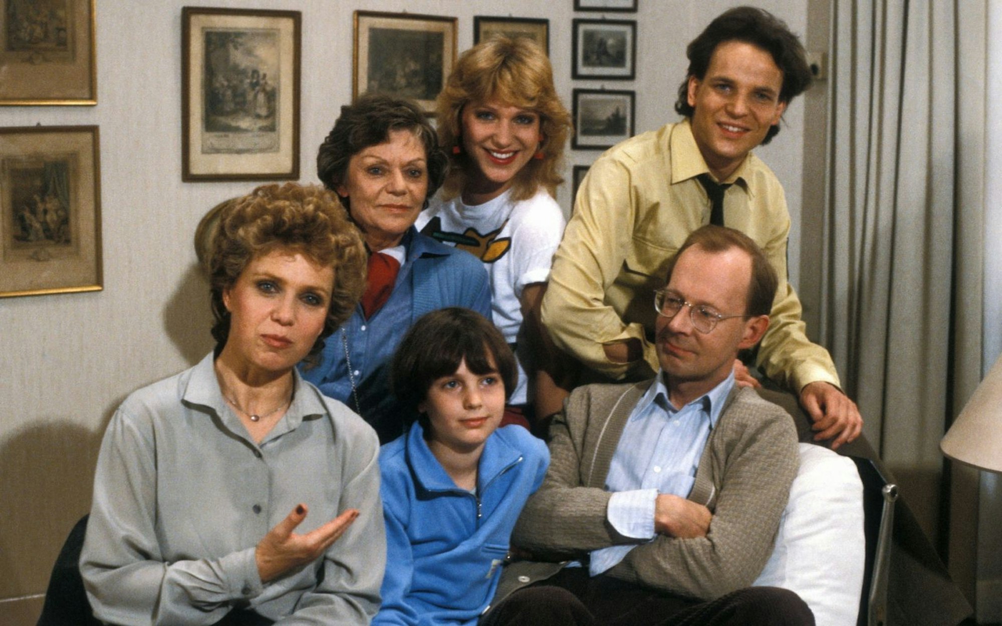 Sie waren die wohl beliebteste Fernsehfamilie der 80er- und 90er-Jahre: Bis zu 27 Millionen TV-Zuschauer schalteten ein, wenn „Diese Drombuschs“ im ZDF lief. (Bild: 1983 Getty Images/Peter Bischoff)