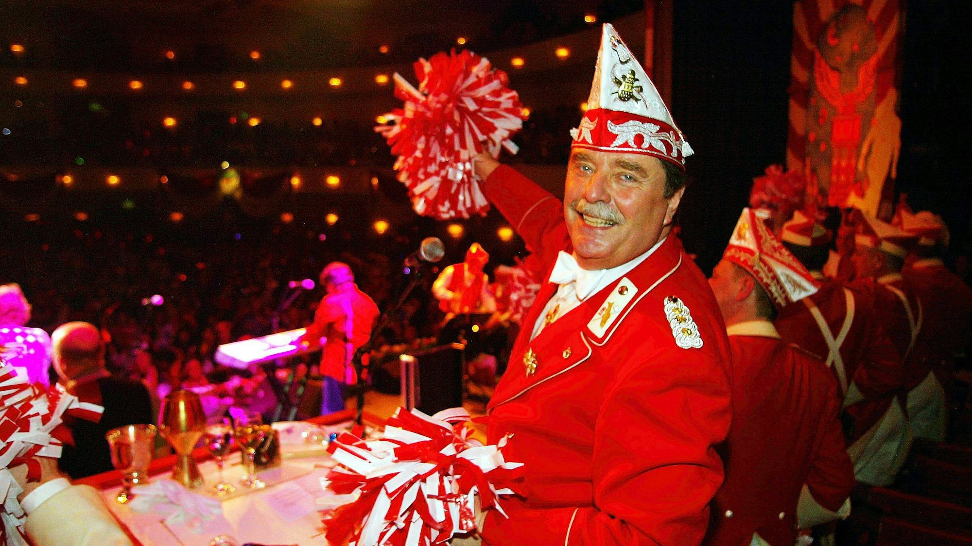 OB Fritz Schramma auf der Mädcher-Sitzung der Roten Funken