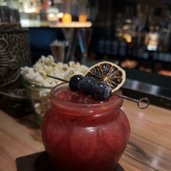 Aromen und Spirituosen werden in Eigenproduktion hergestellt.