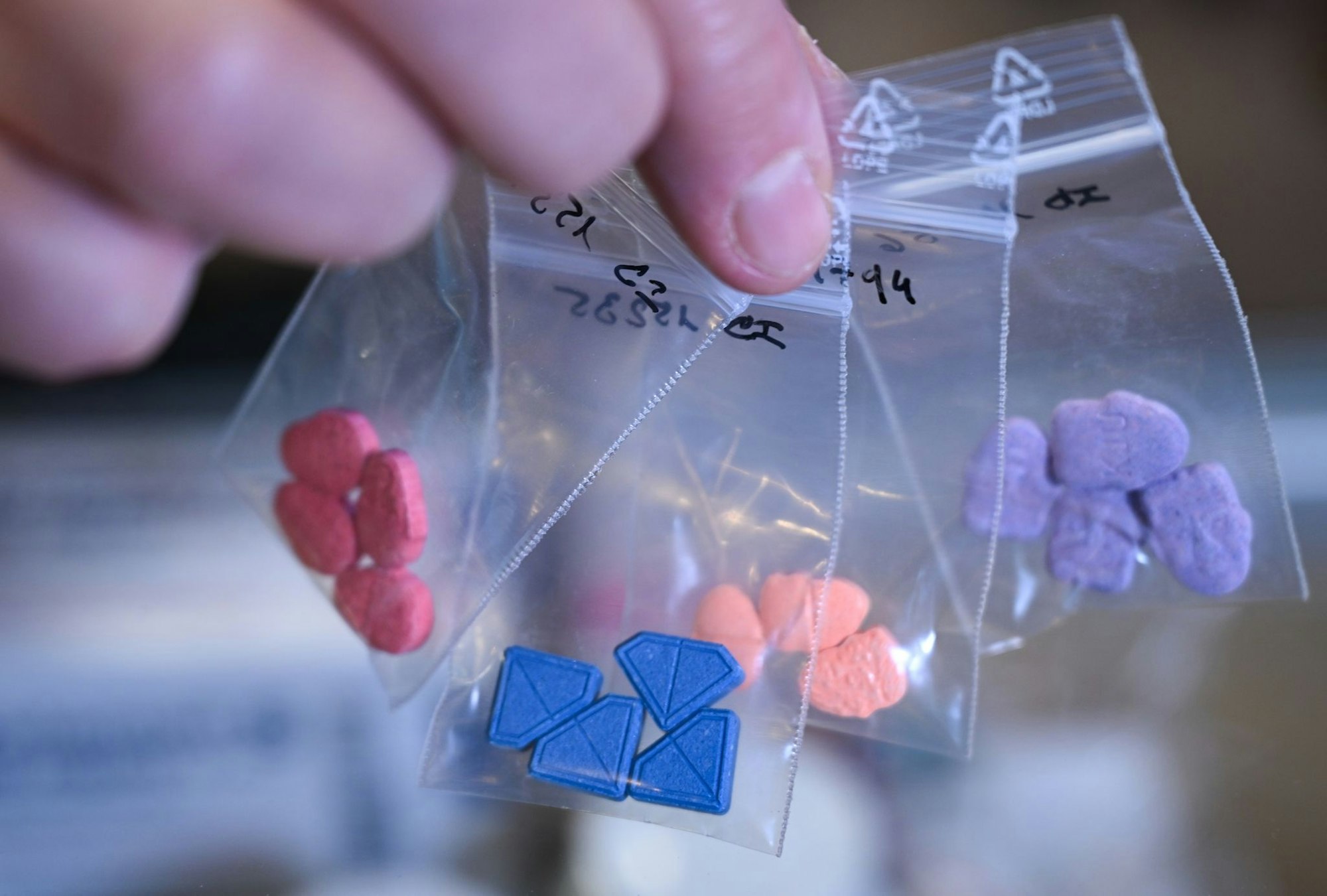 Synthetische Drogen - harmlos anzuschauen, aber gefährlich.
