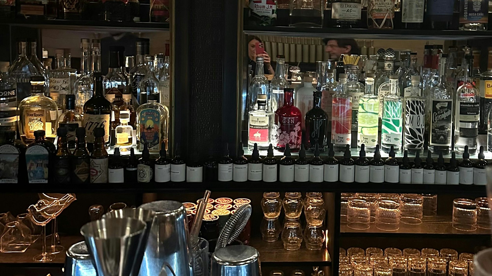 Auf der ausgefallenen Karte der Bar sind keine Klassiker gelistet.