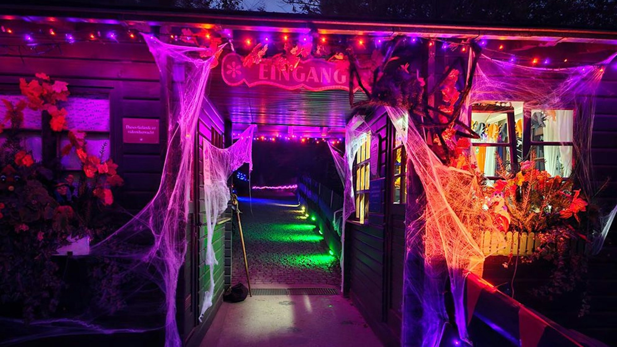 Eingang zum Gruselwald.