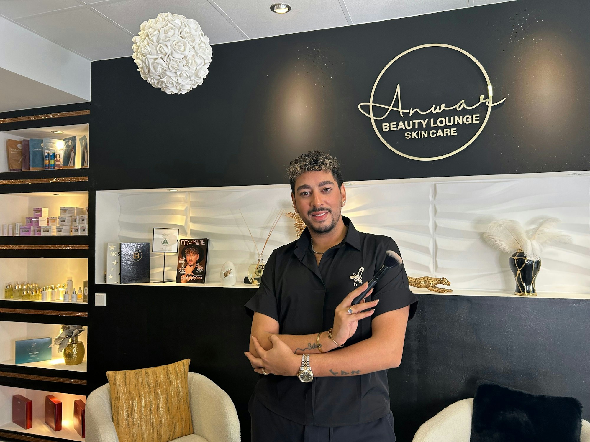 Anwar El Gharbaoui (31) in seinem Kosmetikstudio, der „Anwar Beauty Lounge“ in Quettingen, in dem er regelmäßig bekannte TV-Gesichter behandelt.