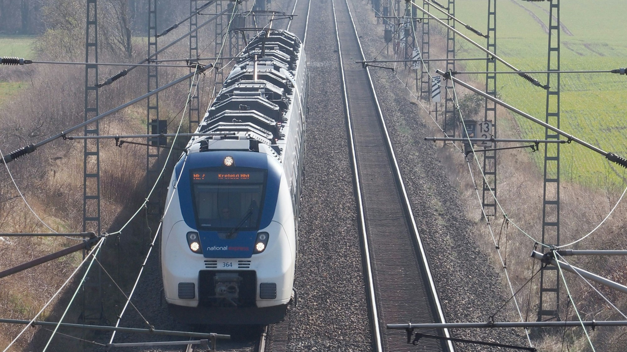 10.03.2022, Köln: Regionalverkehr Linie 6 und Linie 7 Nähe Worringen. Foto: Max Grönert