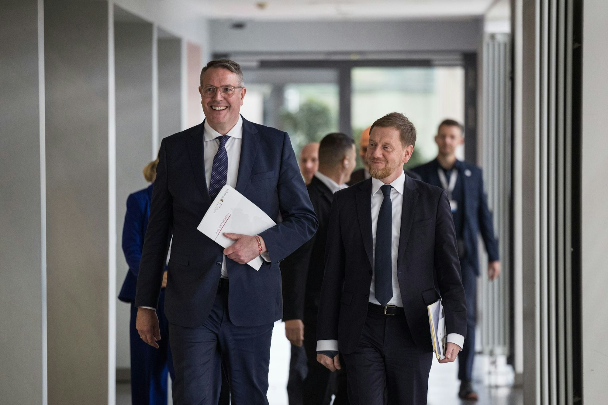 Der Vorsitzende der Ministerpräsidentenkonferenz Alexander Schweitzer (SPD) und sein Vize, Michael Kretschmer (CDU) sehen sich als «Möglichmacher».