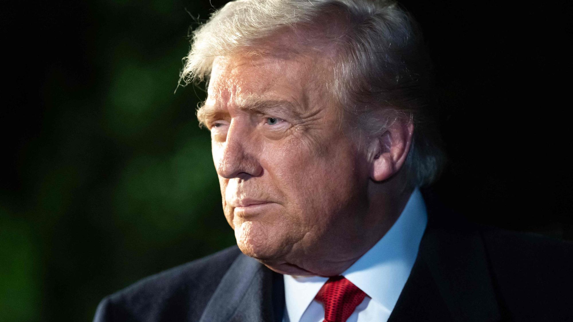 Donald Trump wirft Kanada „schmutziges Spiel“ wegen Reagan-Werbespot in Handelsstreit vor.