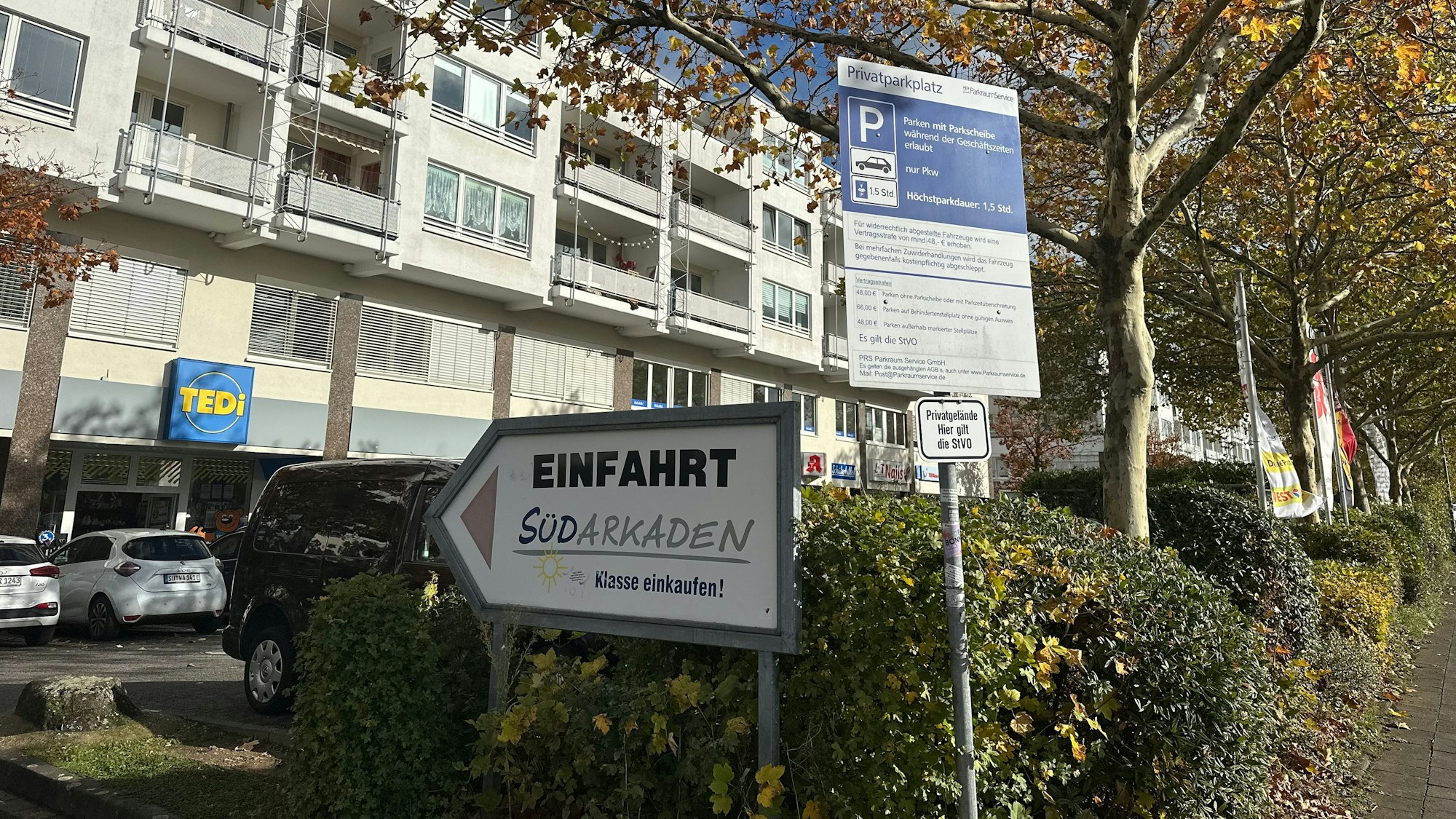 Vor den Südarkaden kann man 1,5 Stunden kostenlos parken.