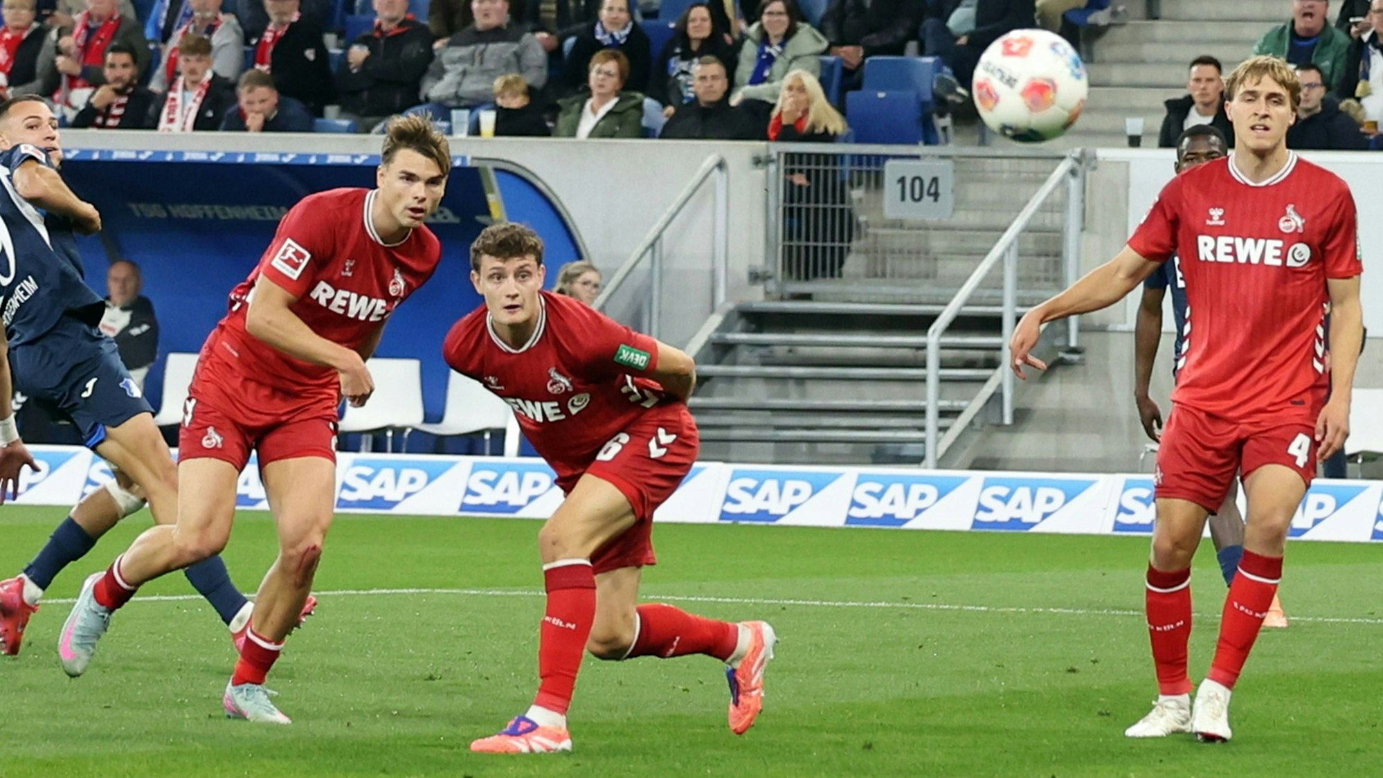 03.10.2025, xrekx, Fussball 1.Bundesliga, TSG 1899 Hoffenheim - 1.FC Köln v.l. Tim Lemperle TSG 1899 Hoffenheim JoÃl Schmied 1.FC Koeln Eric Martel 1.FC Koeln Timo Hübers Huebers 1.FC Koeln DFL/DFB REGULATIONS PROHIBIT ANY USE OF PHOTOGRAPHS as IMAGE SEQUENCES and/or QUASI-VIDEO Sinsheim *** 03 10 2025, xrekx, Soccer 1 Bundesliga, TSG 1899 Hoffenheim 1 FC Köln v l Tim Lemperle TSG 1899 Hoffenheim Joà l Schmied 1 FC Koeln Eric Martel 1 FC Koeln Timo Hübers Huebers 1 FC Koeln DFL DFB REGULATIONS PROHIBIT ANY USE OF PHOTOGRAPHS as IMAGE SEQUENCES and or QUASI VIDEO Sinsheim