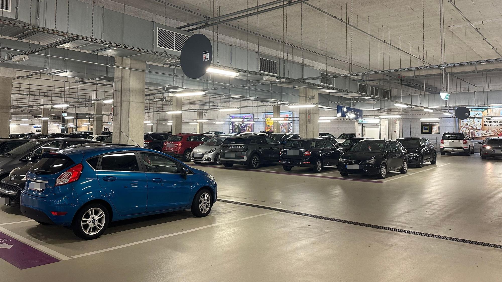 Im Huma sind die ersten zwei Stunden im Parkhaus kostenlos.