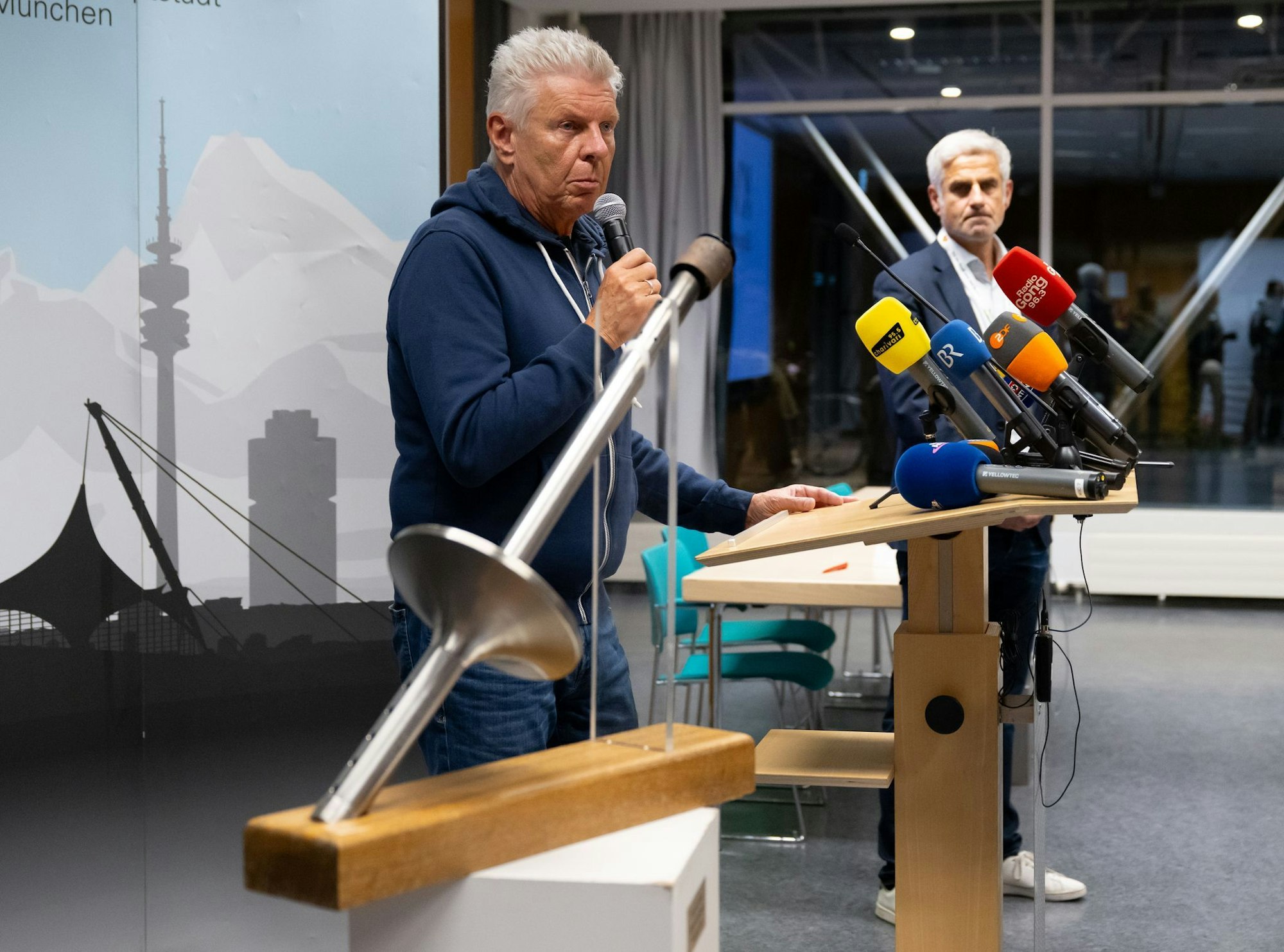 Münchens Oberbürgermeister Dieter Reiter verkündet das Ergebnis.