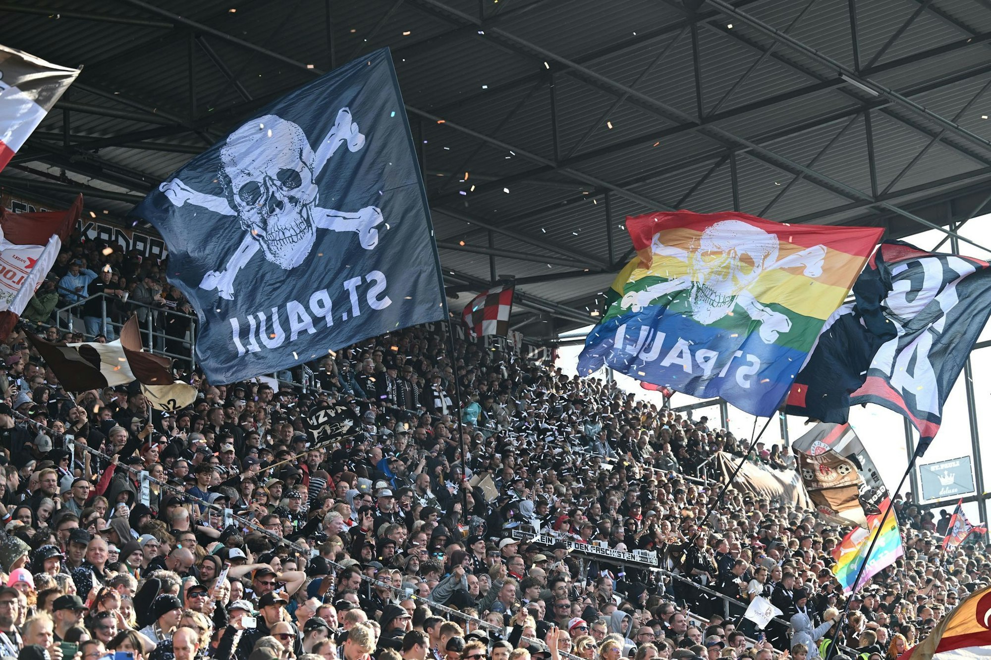 Der FC St. Pauli spielt am Wochenende in Frankfurt.