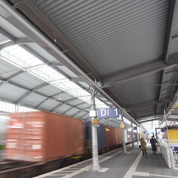 Das Bild zeigt den Bonner Hauptbahnhof. Foto: Alexander Schwaiger